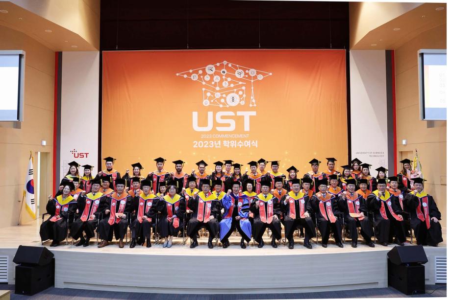 The sketch of the 2023 UST Commencement Ceremony with 294 master's and Ph.D graduates 이미지